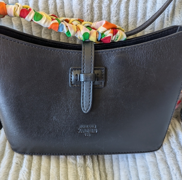 Elegant Black Michael Green Leather Shoulder Bag - Picture 2 of 8